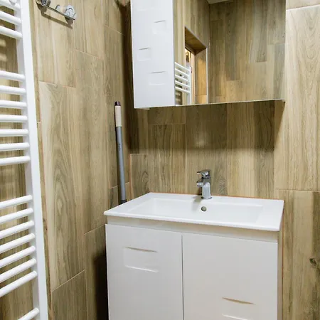 1bd Retreat With Balcony In Vibrant District By Flat Mаnager Apartment *