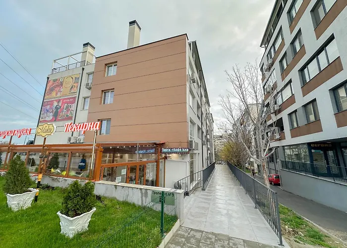 1bd Retreat With Balcony In Vibrant District By Flat Mаnager *